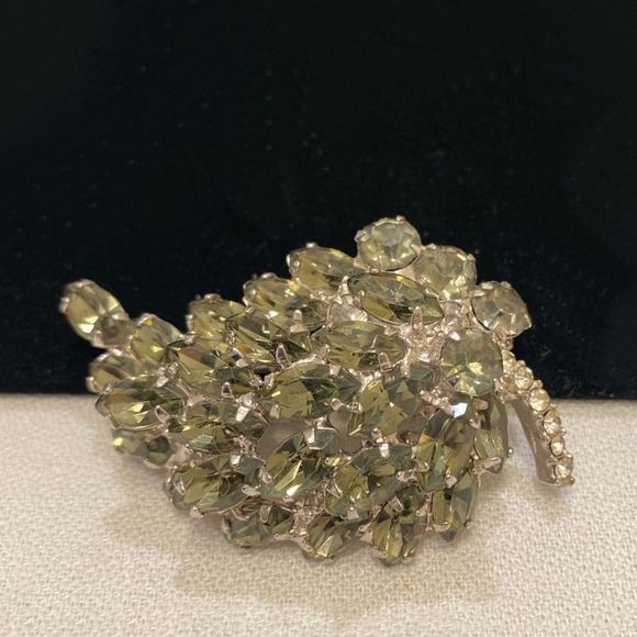 Vintage Weiss Rhinestone Brooch And Earrings Set - Picture 6 of 14